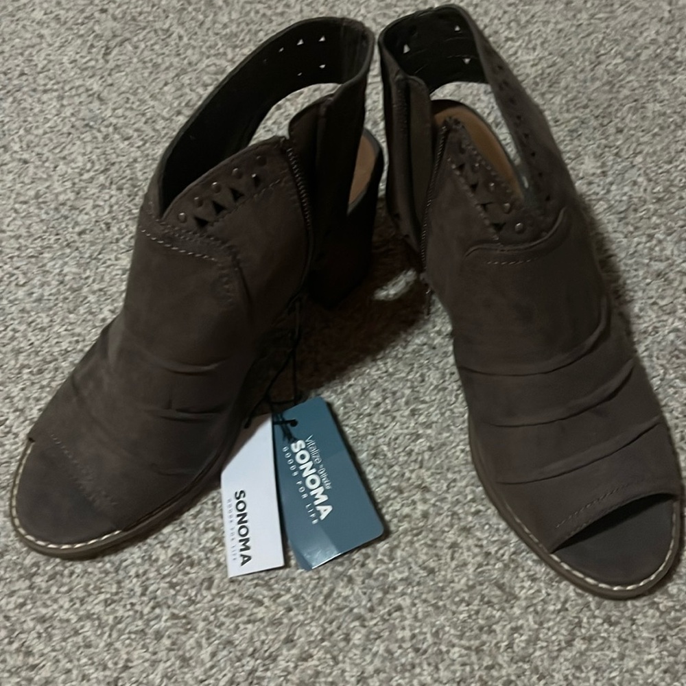 New Sonoma Women’s shoes size 7
